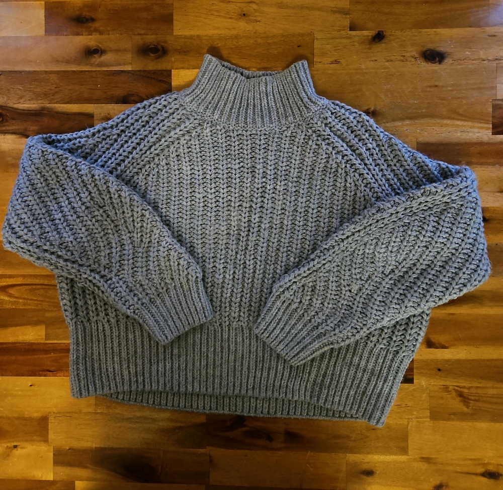 H&M Textured Knit Gray Turtleneck Sweater